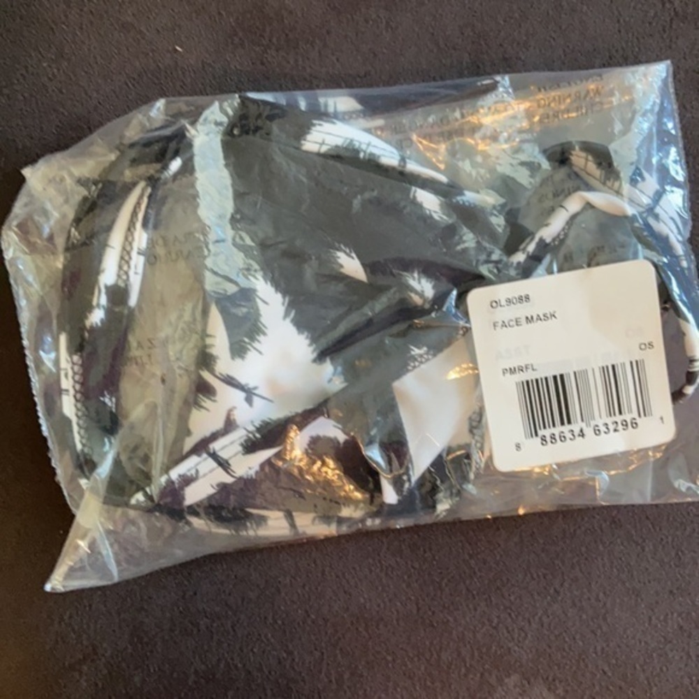 Beyond Yoga Face Mask​ - Picture 2 of 2